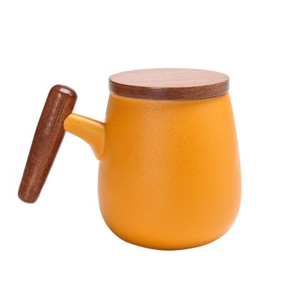 China Minimalist Creative Gift Customized Logo Office Coffee Mugs Wooden Handle And Lid Christmas Travel Ceramic Tea Cup for sale