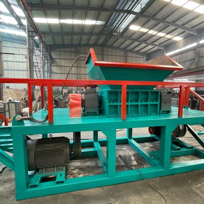 China Multifunctional 1000KG/H Waste Plastic Bag and Clothes Recycling Double Shaft Hob Shredder for sale