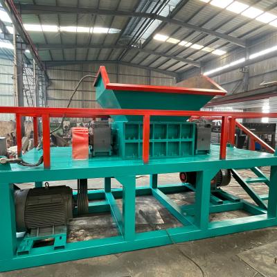 China 4000 kg Weight Mulch Film and Waste Clothes Shredder for Heavy-Duty Waste Processing for sale