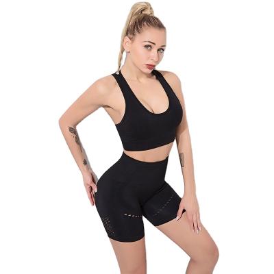 China Breathable fitness sports suits European and American sports yoga hips fishing shorts sports fitness bra for sale