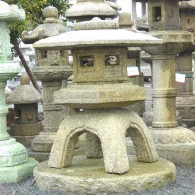 China Japanese stone lantern the cheapest price of garden natural stone Japanese stone lanterns for sale