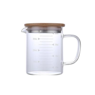 China Glass Measuring Jug With Lid Amazon High Quality Kitchen Tools Bamboo High Quality Borosilicate Glass Measuring Cup Measuring Jug With Bamboo Lid for sale