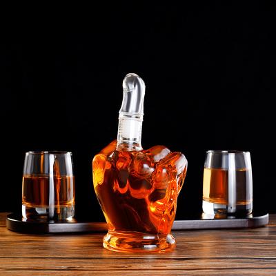 China Swollen Whiskey Decanter Fancy 1000ml Borosilicate Glass Mouth Set Hand Shaped Barrel Set Middle Finger With 2 Glasses For Whiskey Rum Brandy Vodka for sale