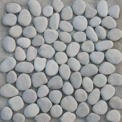 China Modern Yiwu Clay Crystal Decorative Glass Natural Black Color Expanded Polished Resine Decorative White Pebbles Small 2-4MM for sale