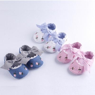 China 2021 Cute Non Slip Embroidered Soft Bottom Cotton Breathable Warm Baby Shoes Bow for sale