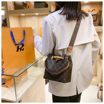 China PORTABLE New Fancy Brand Bucket Fashion Designer Shoulder Bag Pu Leather Large Capacity Luxury Tote Bags Handbags For Women for sale