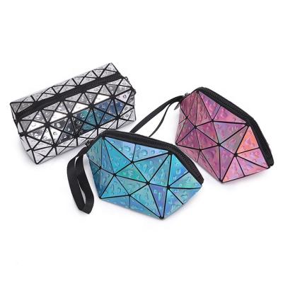 China High Quality Women Clutch Bag Laser Small Pocket Fashionable Holographic Girls Makeup Bag Laser Carry Out Cosmetic Bag for sale