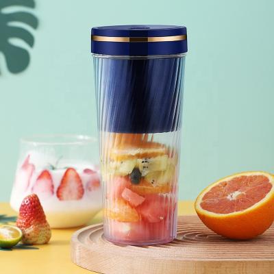 China Outdoor Electric Personal Juicer Cup Machine Mini Blender Home USB2 Use Rechargeable Fruit Juice Portable Blenders for sale