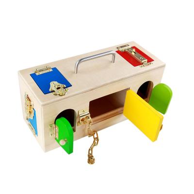 China Teaching Learning Toys Kids Toys Montessori Busy Board Baby Locked Wooden Key Locked Box Customized Educational Toys en venta