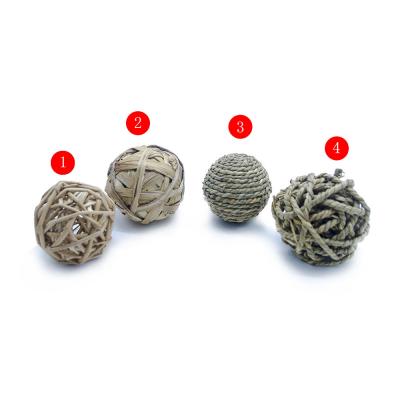 China 4 Pack Set Safety Viable Natural Grass Woven Grass Ball Rabbit Foot Toy Parrot Chew Rattan Straw Ball Safety Rabbit Pet Chew Water for sale