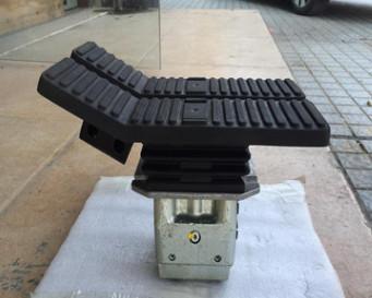 China 320 E320 Excavator Spare Parts Hydraulic Foot Pedal Valve new model Foot Valve for sale