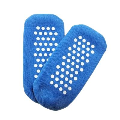 China Polyester-cotton blend+Gel top quality feet socks cooling gel socks slip anti moisturizing spa gel socks for sale