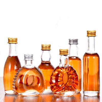 China Wine glassware luxury maker empty Rum Vodka Whiskey liquor bottles glass mini/glass bottles for whiskey liquor for sale