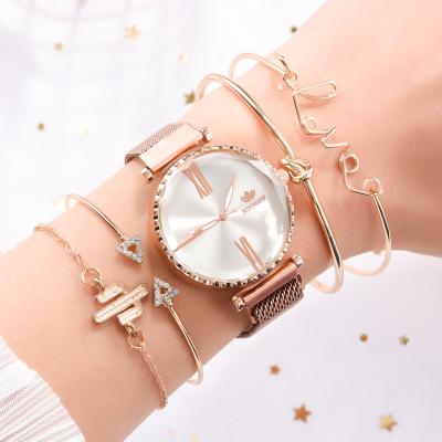 China Fashion\Luxury Simple Lady Quartz Watches Cheap Watch Strap Set Magnet Buckle Watches For Female Clock for sale