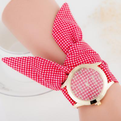 China Women Style Hot Fashion Unbuttoned Hand Grid Style Fabric Band Watch Case Integrated Gold Color Dial Ladies Watch for sale