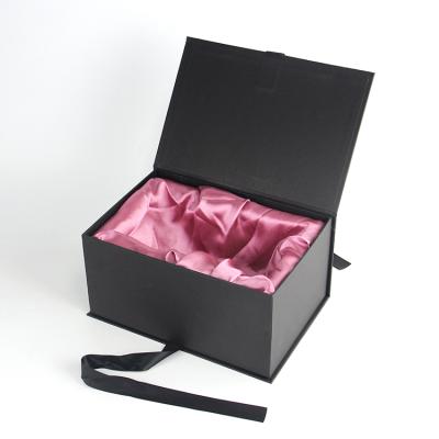 China Recyclable Matte Magnetic Box Silk Lined Decorative Gift Boxes With Magnetic Lid for sale