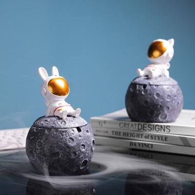 China Home Office Astronaut Moon Resin Ashtray from Metronaut Low MOQ Office Furnishings Europe Furnishings for sale