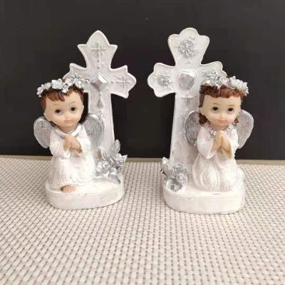 China Wholesale Europe Religion Resin Cross Palm Little Angels Figurine Resin Craft Crying Angel Figurines for sale