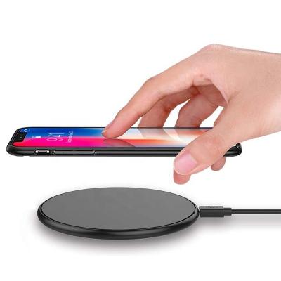 China Convenient Custom Printed Pad 5W Fast Wireless Round Mobile Phone Charger Wireless Charger For Christmas Gifts for sale