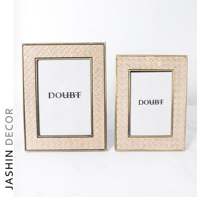 China Modern Luxury Home Decorative Leather Frame Light Metal Picture Fashion Fashion Photo Frame for sale