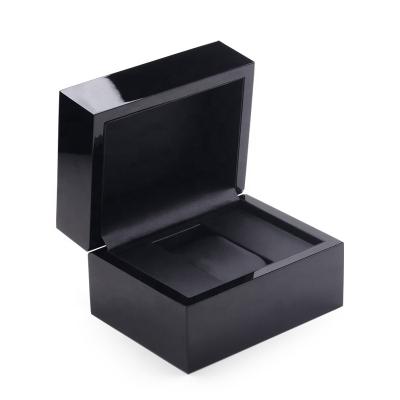 China Wooden Stock Chandelier Lacquer Wooden Watch Display Box for sale