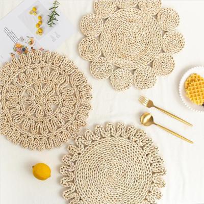 China Viable Japanese Home Table Mat Corn Husk Straw Heat Insulation Tea Pad Handwoven Flower Shape Place Mat Sand Pot 6pcs/lot for sale