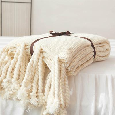 China Soft Handmade Khaki Yellow White American Viable Knit Office Nap Sofa Throw Blankets Photograph Blanket Bed Props for sale