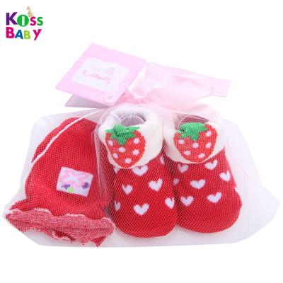 China 100% Cotton Gift Pack Knitted Newborn Baby Socks And Mittens Sets 0-12M Baby for sale