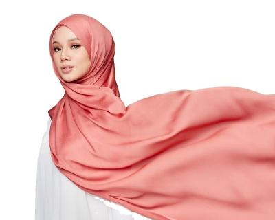 China New Pleated Malaysian Tudung Hijab Satin Hijab Scarf 2021 Silk Scarf Shawl Pleated Malaysian Hijab Scarf for sale