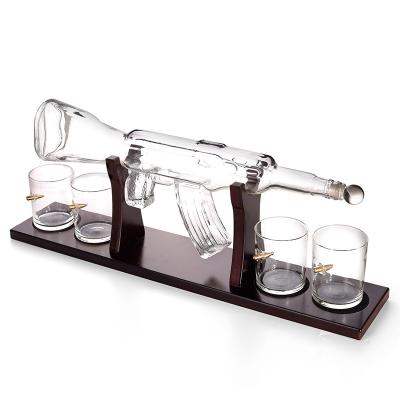 China Cute Handmade Shape Glass Whiskey Glass Sets Gun Decanter for sale