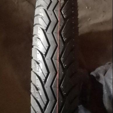 China La motocicleta del triciclo del neumático de la motocicleta de TL de 17 pulgadas pone un neumático 100/80-17 en venta