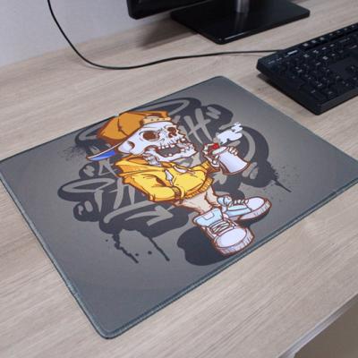 China Anti-Slip Popular Gear Gaming Mouse Pad With Locking Edge for sale