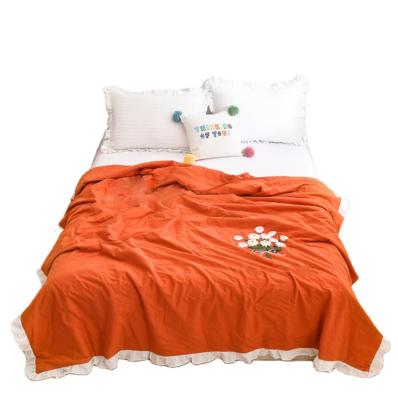 China New Cotton Embroidered Durable Air Conditioning Wash Quilt for sale