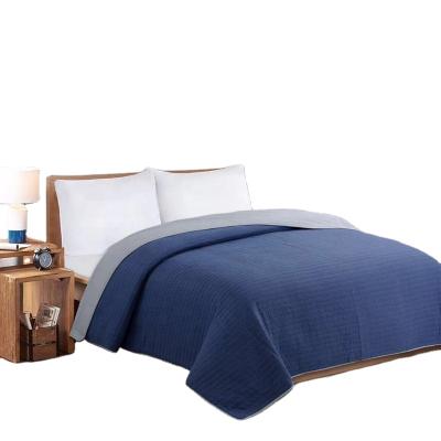 China Contemporary the comforter made of simple home textile with horizontal pattern wash and warm cotton solid comforter for sale