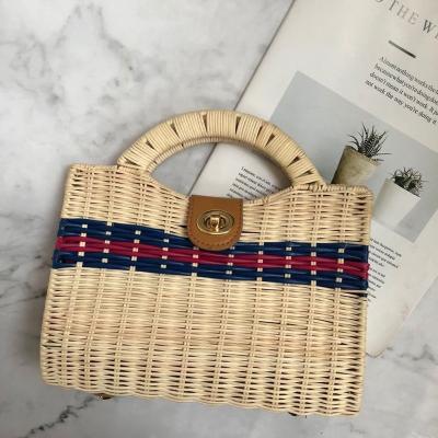 China 100% New Eco-friendly Handmade Natural Material Stripe Woven Rattan Beach Bags Fashion Women Tote Straw For Women for sale