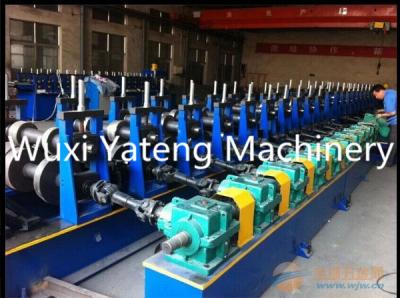 China Rolo da cremalheira do armazenamento de matéria prima Q235 que forma a máquina com chanfradura 45° à venda