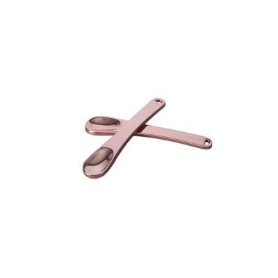 China Fashion luxury economical rose gold new product texture small metal spoon face cream cosmetic administrate metal spoon scoop cosmetic for sale