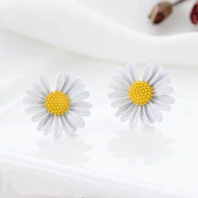 China Environmental friendly silver S925 needle small daisy flower earrings 2021 new fashionable Korean style temperament INS girl jewelry earrings for sale