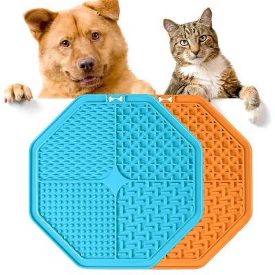 China New Style Pet Cat Slow Feed Pad Indestructible Viable Dog Food Lick Pad Slow Consumption Treat Dispenser Dog Lick Mat With Suction Cup for sale