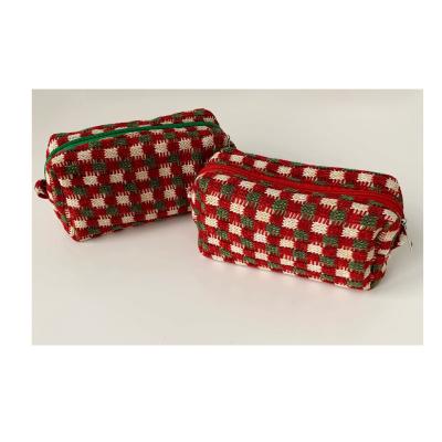 China Universal Wholesale Red Christmas Gift Bag Small Knitted Makeup Bag Crochet Make Up Pouch Cosmetic Bag for sale