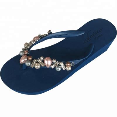 China Fashion DIY Trend Sparkling And Beautiful Diamond Crystal Flip Flops for sale