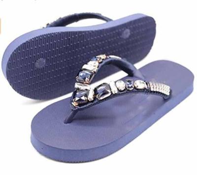 China Waterproof Women Flat Rhinestones Flip Flops Diamond Slippers Style V Straps for sale