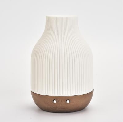 China Handmade Porcelain Ceramic Aromatherapy Household 280ml Cover Bamboo Oil Diffuser for sale