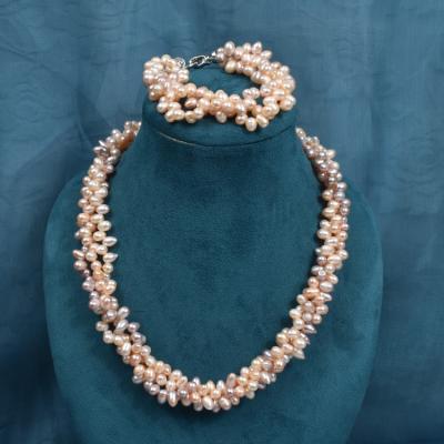 China FASHIONABLE Baroque Natural Freshwater Trap Chain Natural Handwoven Shape 5-6mm Rice Pearl Clavicle Clavicle Beaded Chain for sale