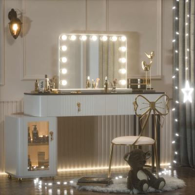 China Enlarging Stock In US Wholesale Factory Price Lighted Make Up Mirror Hollywood Led Mirror for sale