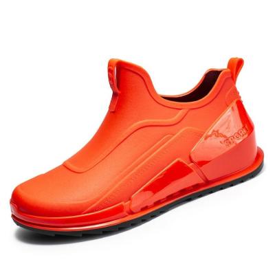 China Wholesale factory short fashion outdoor men's rain shoes safety shoes for kitchen for sale