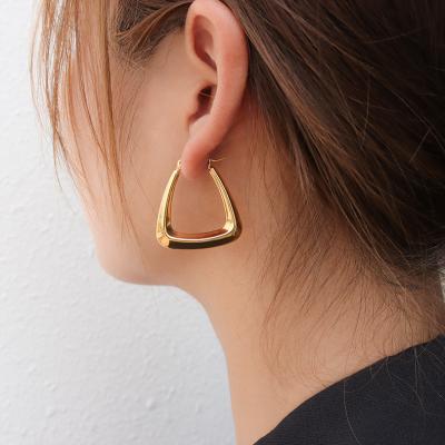 China New Trendy Vintage Thick Triangle Geometric Stud Earrings For Women French Minimalist Circle Triangle Earrings Irregular Vintage Circle Earrings for sale