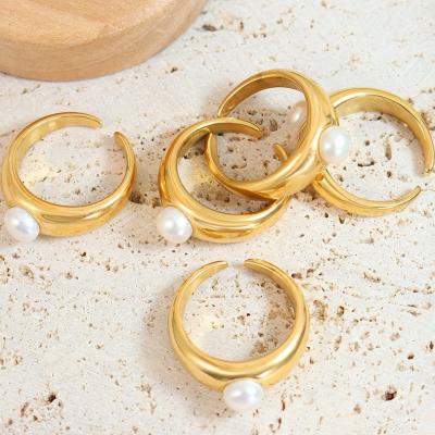 China Vintage Hot Selling 18k Gold Plated Stainless Steel Women Chunky Freshwater Pearl Rings Jewelry for sale