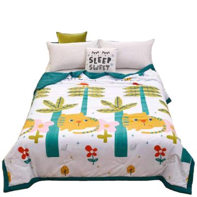 China Home High Grade Green Grass Kitten Cats Pattern Baby Kids Two Sided Cute Quilt for sale