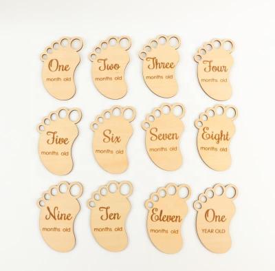 China Newborn Wooden Little Feet Baby Gifts Europe Baby Shower Monthly Milestone Cards For Photo Prop for sale